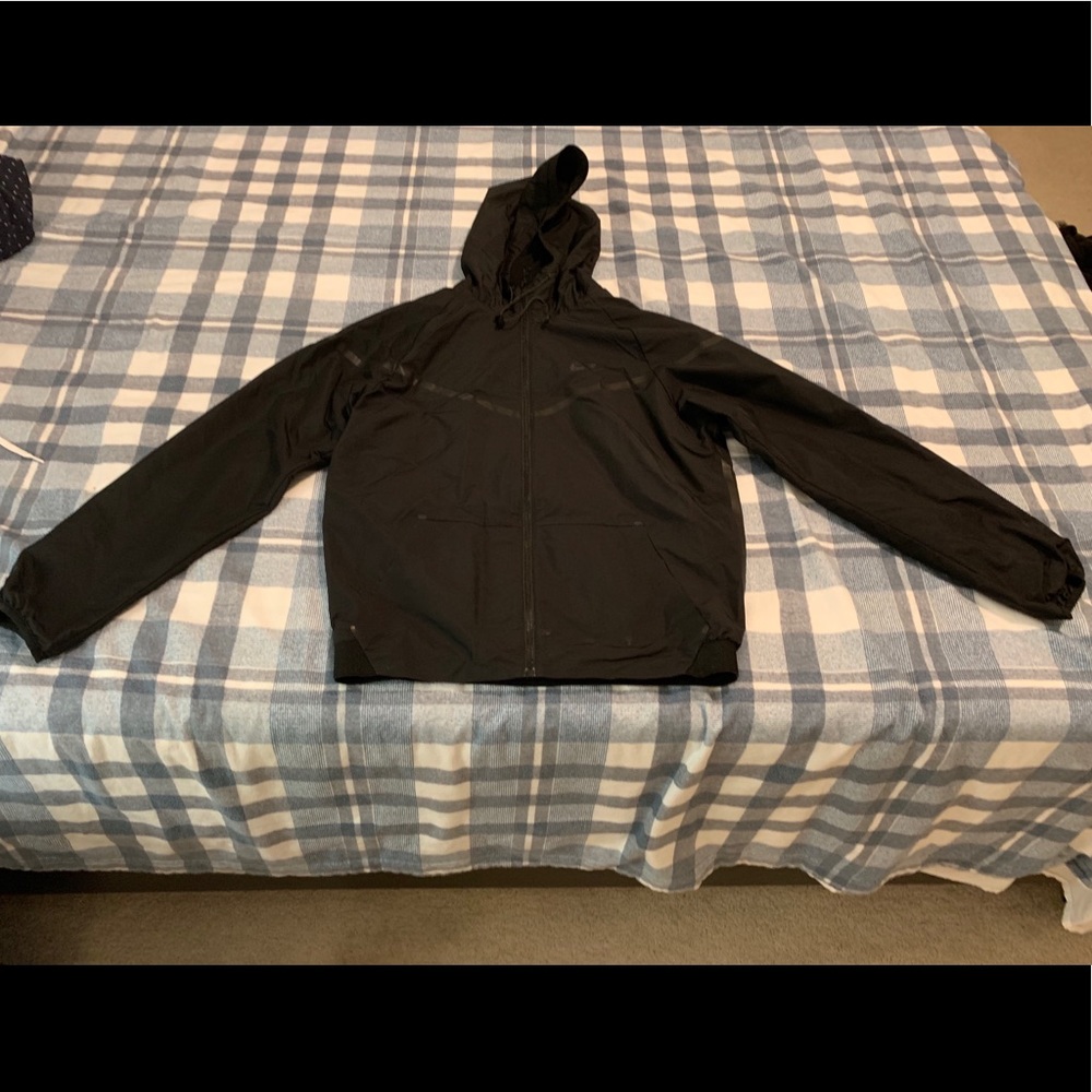 Nike men’s windbreaker